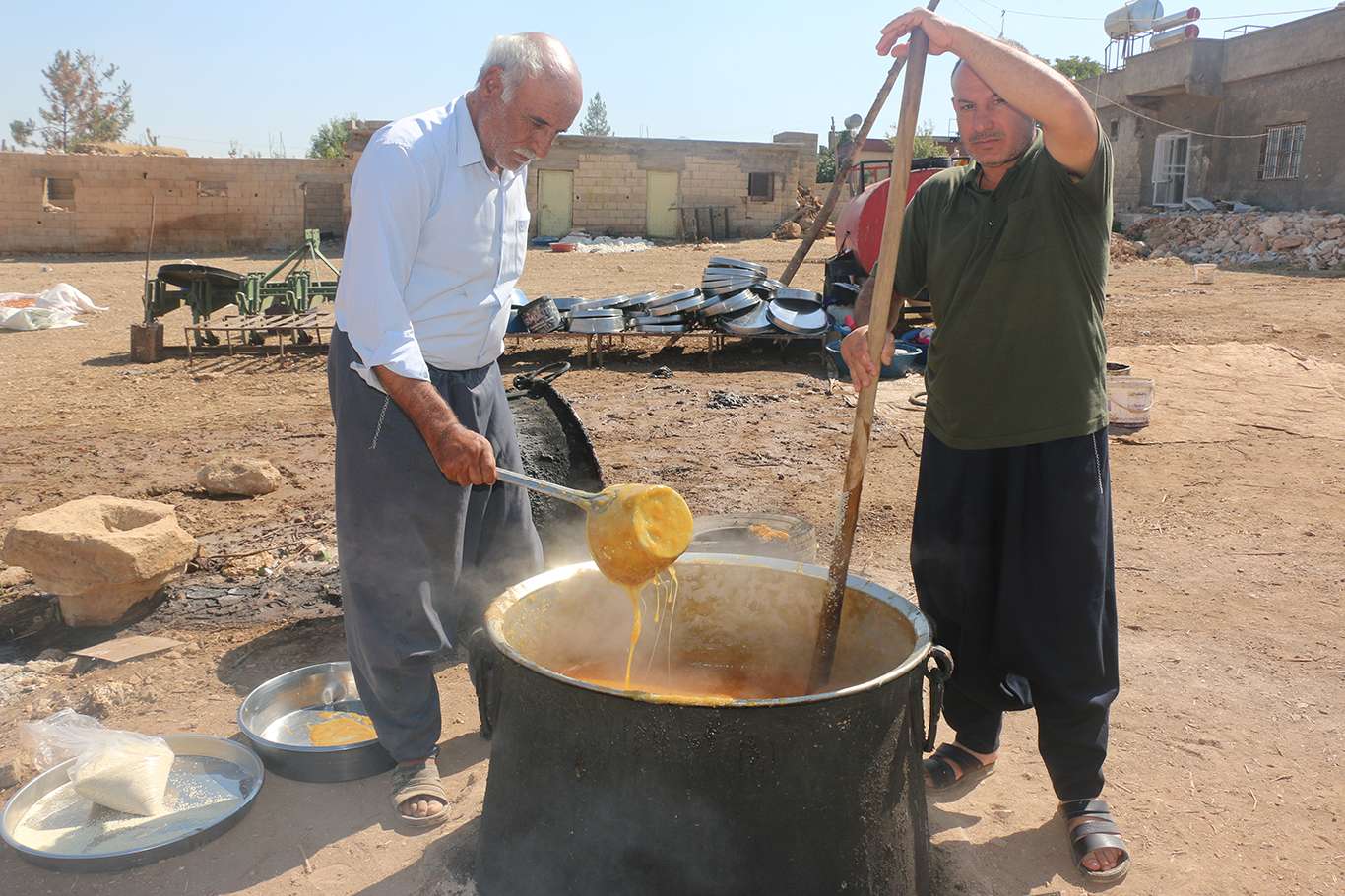Şanlıurfa'da kazanlar yöresel lezzetler için kaynadı
